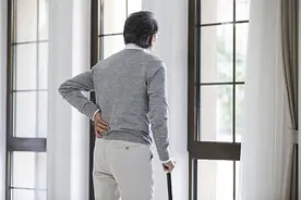 腰痛腿麻手抽筋 来听听医生对这个病怎么说图片
