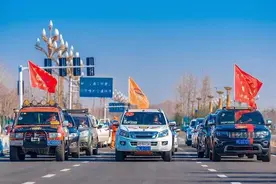 救援车“拯救”被困车辆，结果…来了更多救援车图片