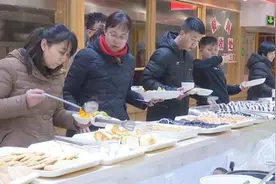 济南7位特殊儿童的妈妈开了家餐厅 希望孩子们能更加自强视频封面