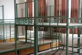 28人一间寝室，大学生自嘲被当猪养