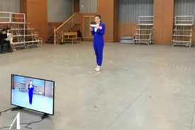 山艺戏剧学院校考，考官等用19部对讲机联系，不用手机图片