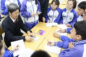 山东省各级检察院检察长均已受聘兼任辖区内中小学法治副校长图片