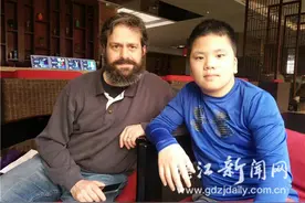 美国养父带子回雷州寻亲图片