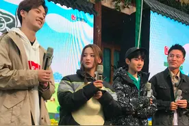 王源回应给杨超越拍照：我们几个人都是互相拍图片