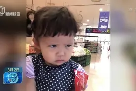 可爱爆炸！简直要被这个小女孩萌化了，网友：请赐我一个闺女视频封面