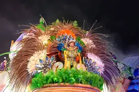 热辣来袭！巴西又一狂欢节开幕视频封面