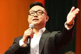 32秒丨淄博蹴鞠FC出征新赛季 主教练侯志强有话说视频封面