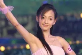 她出道12年才火，琼瑶赞她美貌摄人心魂，32岁就有2个儿子图片