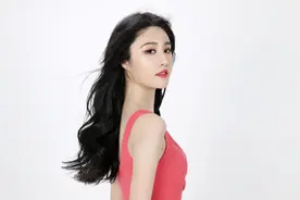 《飞驰人生》刘丁菡最新写真曝光 青春靓丽长腿吸睛图片