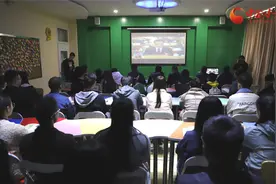 西北师范大学知行学院师生热议政府工作报告图片