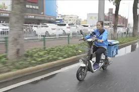 广州“女超人”骑士：48岁仍奔跑在路上，女儿跳舞得金奖上央视视频封面