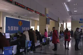 《新华视点》2万亿减税降费背后有哪些深意（高清）视频封面