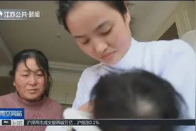 母亲手术无法喂奶，孩子一直哭，护士充当临时“奶妈”获众人点赞视频封面