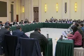境外医生在华行医无统一资质，国家卫健委有关负责人鞠躬回应视频封面