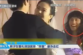 闺蜜不够兄弟来凑！乖巧齐刘海软萌长卷发，“伴娘”竟是男的？视频封面