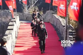 “大头”同框！雷佳音易烊千玺现身古北水镇录综艺图片