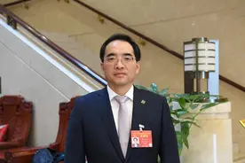 全国人大代表、圣湘生物科技有限公司董事长戴立忠：战略新兴产业需要进一步优化营商环境图片