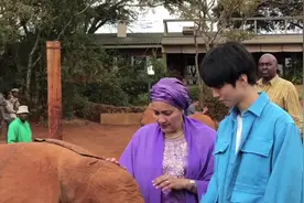 王俊凯去非洲吃火锅，做英文演讲，还认养了两头小象视频封面