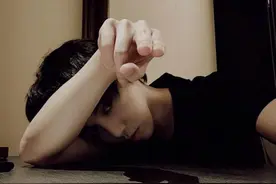 华晨宇晒照引粉丝热情互动 场面搞怪超逗趣图片