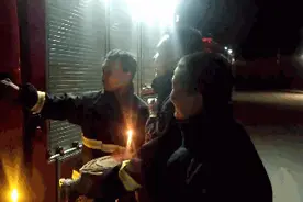 消防员23岁生日 战友们送了个不能吃的“蛋糕”