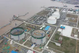 洋山LNG扩建储罐升顶 全面投产后上海储气能力将增50%图片
