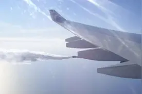 因病人飞机紧急迫降，航空公司损失谁承担？航空公司：无条件负担视频封面