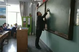 患癌六年仍坚守讲台的乡村老教师：看到孩子就忘了病视频封面