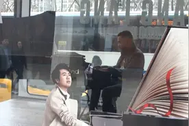纽约：“流动钢琴”现身街头视频封面