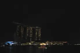 “地球一小时”开启 各地地标建筑关灯图片