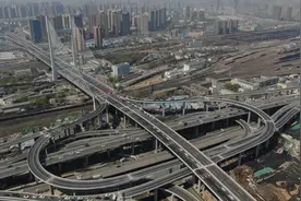 震撼！一桥飞架亚洲最大铁路编组站视频封面