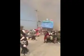 河南虞城遭龙卷风袭击刮倒游乐蹦蹦床，18名儿童受伤视频封面