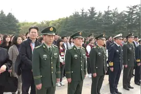 上海：千人缅怀 祭奠英烈视频封面