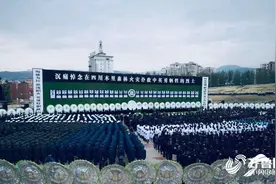 临沂籍救火英雄徐鹏龙和张帅是同级校友、同年入伍 今天他们被批准为烈士，追记一等功图片