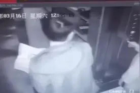 怀疑老太太关电梯门，外卖员将其踹倒视频封面