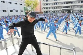 武术和跳绳融入课间操图片