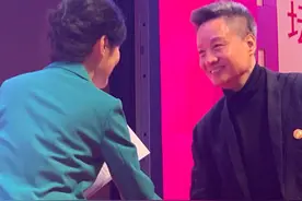“战士歌手”阎维文：倾情献唱《小白杨》引回忆无数 民族音乐要适应现代观众审美图片