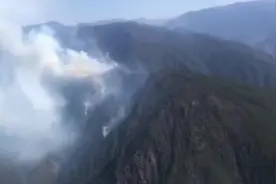 木里山火复燃，多支救援力量重返现场扑救视频封面
