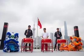阿斯顿马丁红牛车队闪现外滩，创造上海“最快圈速”？图片