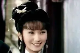 六旬大妈因迷恋“白娘子”，整容成瘾，一上场，嘉宾愣了图片
