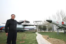歼轰7首席试飞员曾把飞机“飘”回来视频封面