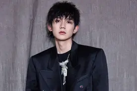王源发布第一次比赛歌曲，易烊千玺应援方式太独特，是大佬的风格图片