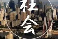 囧 ！女子想红 直播吃章鱼 反被吸盘吸住了……图片