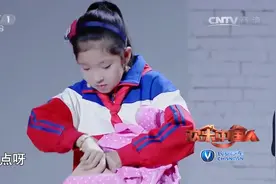 妹妹看望哥哥艰苦北漂生活，送哥哥一件礼物，打开后看哭无数人视频封面