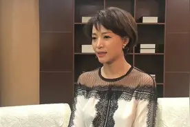 67秒丨让文学的光照亮更多人！《朗读者》制作人董卿：关注经典，深层阅读视频封面