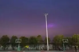 至尊宝驾七彩祥云来了？专家：灯光反射视频封面