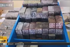 大学教授刻224枚印章送学生做毕业纪念品，这份礼物太珍贵！视频封面