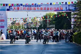 洱海边的速度与激情！大理环海自行车赛激情开赛图片