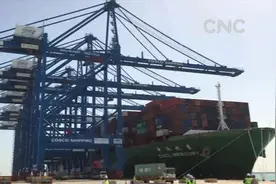 中远海运阿布扎比码头首迎大型船舶靠泊作业视频封面