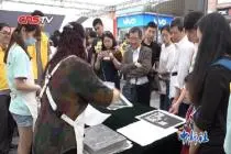 “雕版印刷”互动体验助阵重庆读书月 5000本图书“行走”街头视频封面
