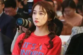 女星“双马尾”头型清纯靓丽，仙女造型图片